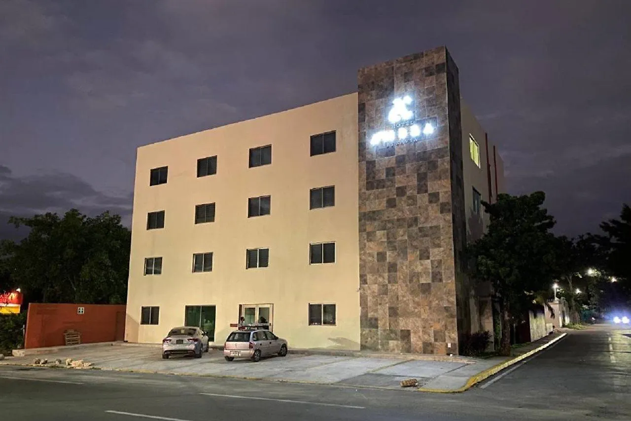 פלאייה דל כרמן Hotel Ambra