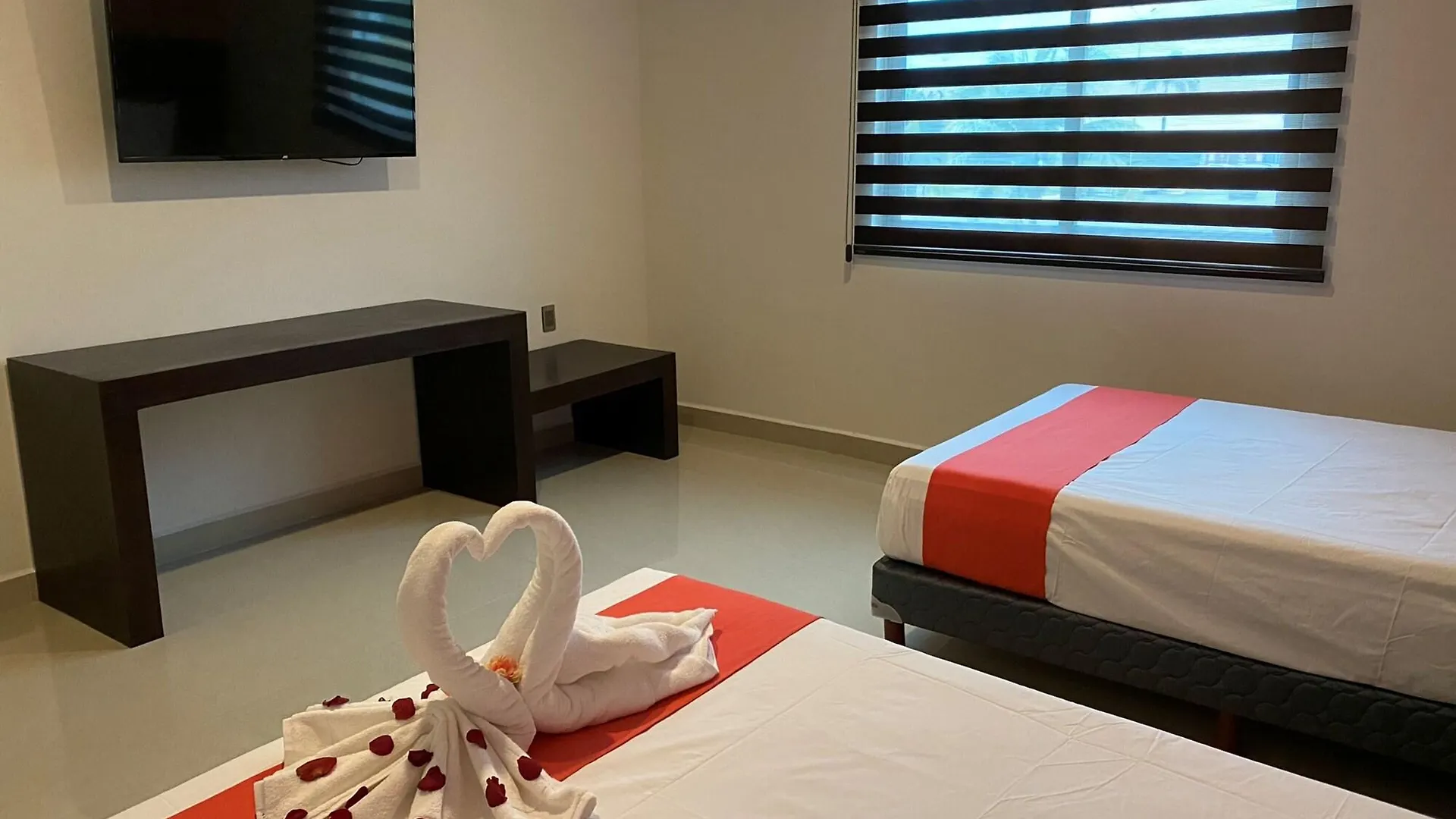פלאייה דל כרמן Hotel Ambra