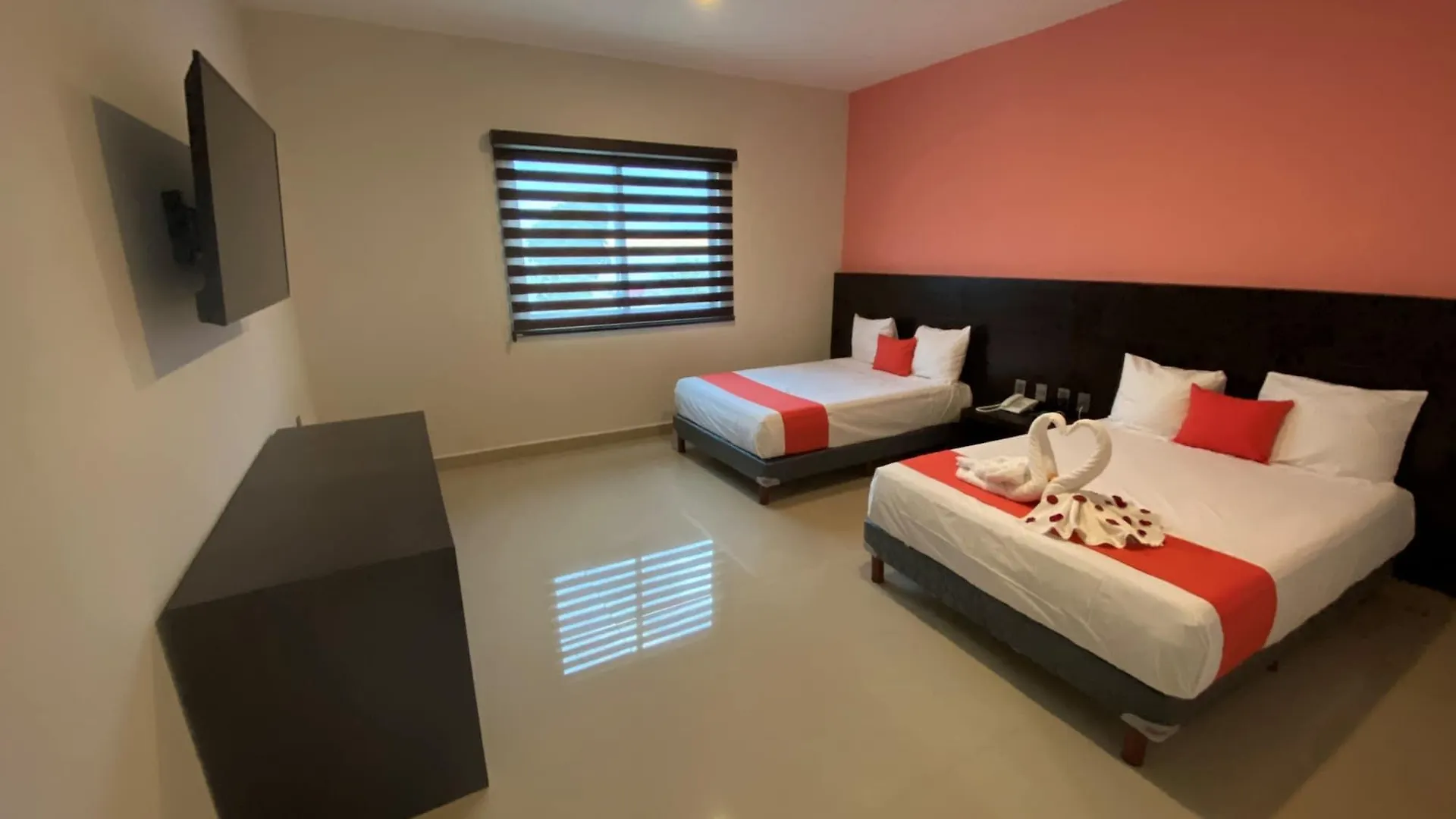 פלאייה דל כרמן Hotel Ambra פלאייה דל כרמן