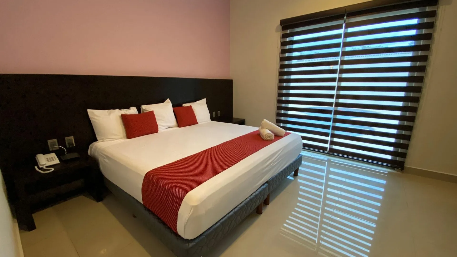 פלאייה דל כרמן Hotel Ambra 3*, פלאייה דל כרמן